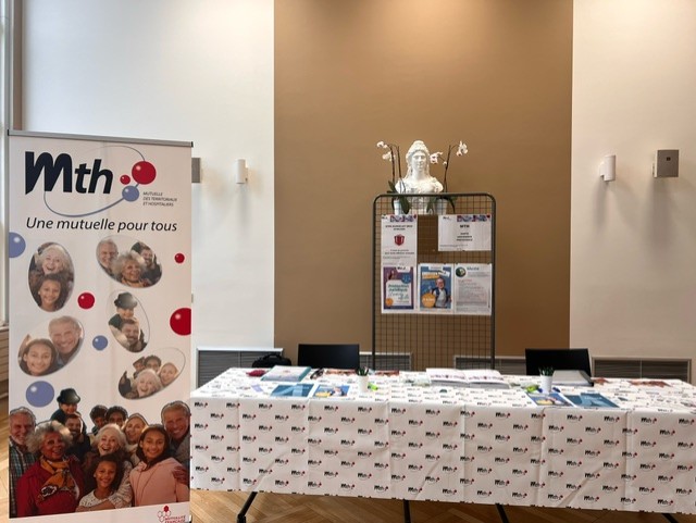 Retrouvez l'équipe de lamutuelle MTH au sein des collactivité de la région lyonnaise lors de nos permanences. Retrouvez l'équipe de lamutuelle MTH au sein des collactivité de la région lyonnaise lors de nos permanences. Cliquez pour retrouver les dates des permanences.